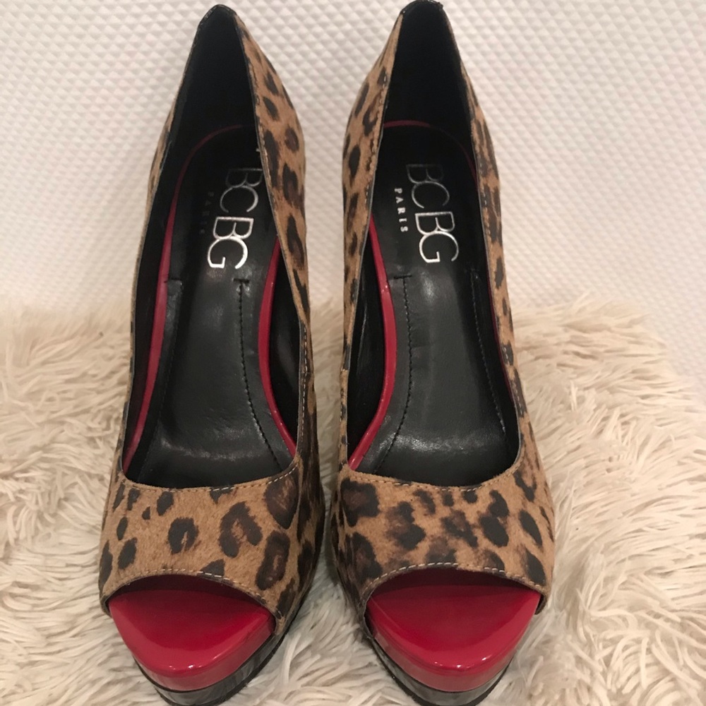 NWOT BCBG Paris Pumps